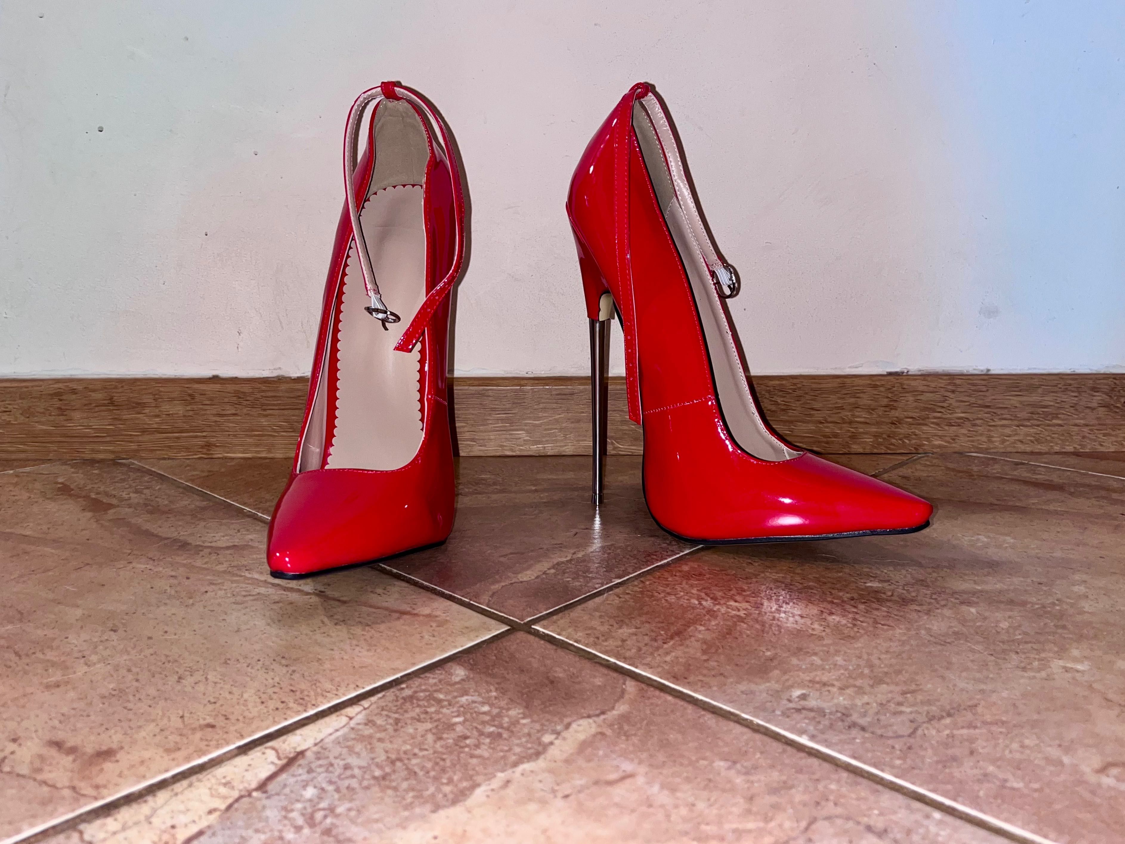 71/ OD RĘKI Szpilki męskie czerwony lakier metal heel obcas 19 cm r.46