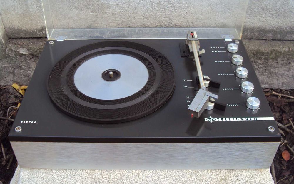 Рабочий проигрыватель виниловых пластинок TELEFUNKEN винтаж