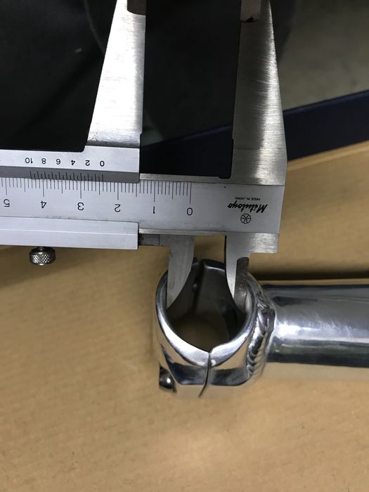 Vendo avanço em alloy, polido à mão, impecável, como novo