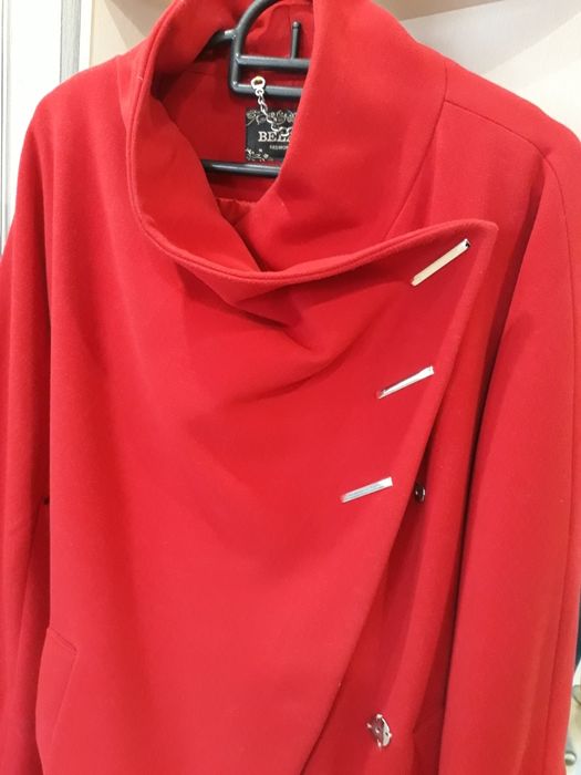 Продам красное  пальто