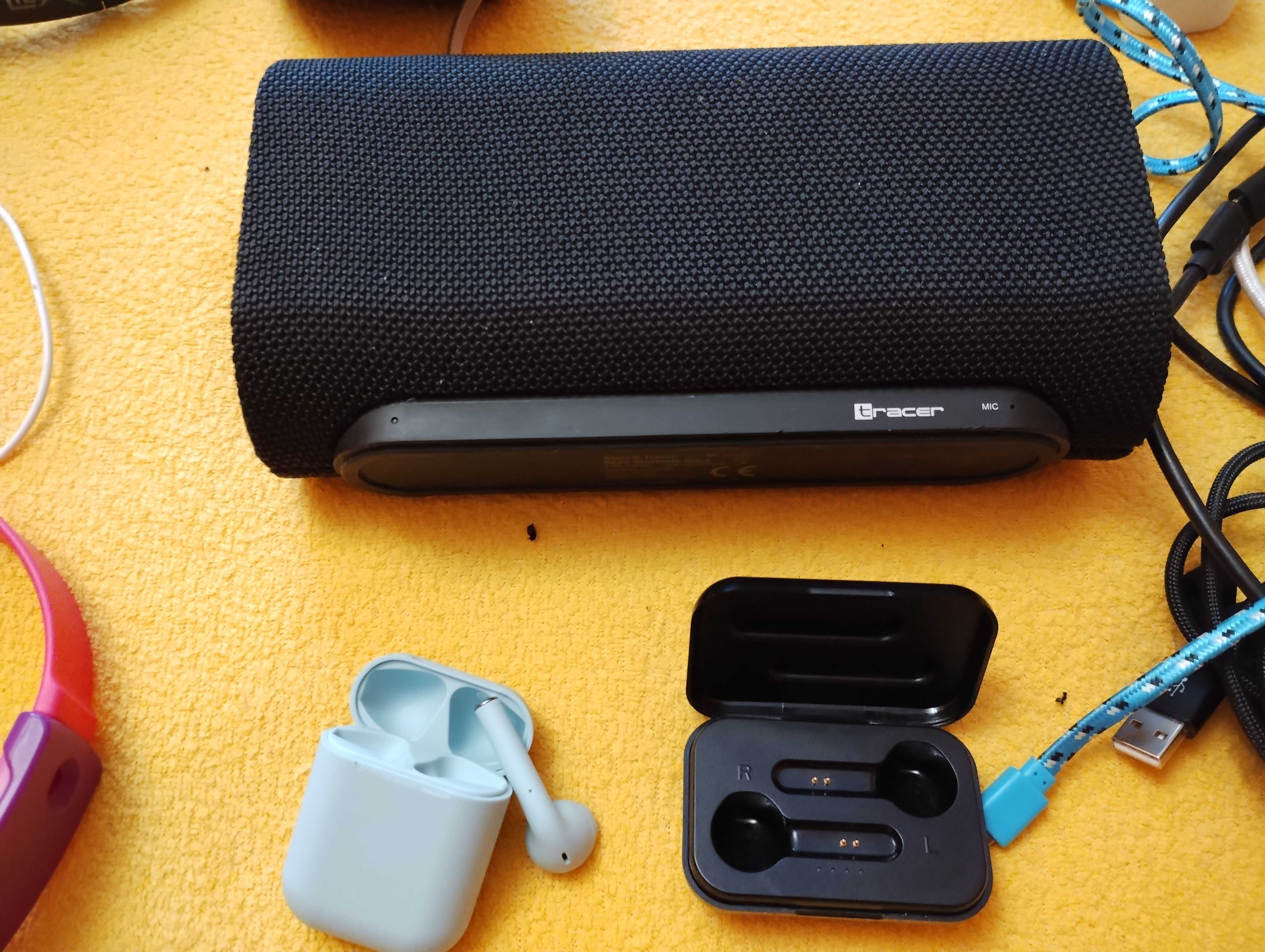 Pudło słuchawek i głośników Bluetooth złom części