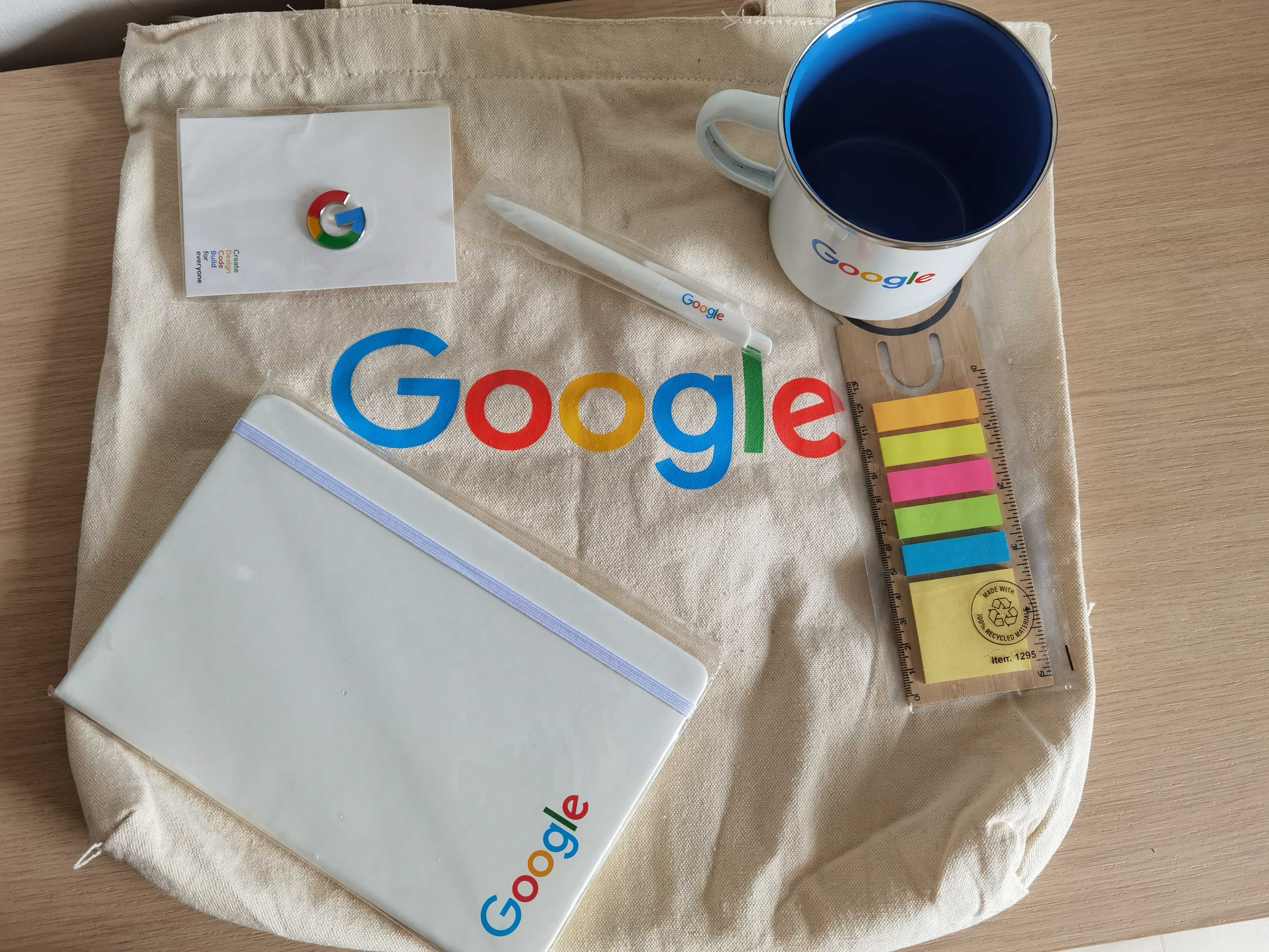 Zestaw akcesoria Google: torba, notes, długopis, przypinka, kubek