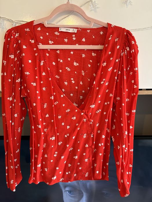 Bluzka w kwiatki powlekane guziczki