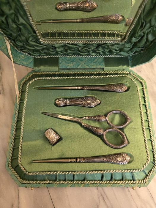 Conjunto de Costura Antigo em Prata Portuguesa (Cabeça de Águia 835)