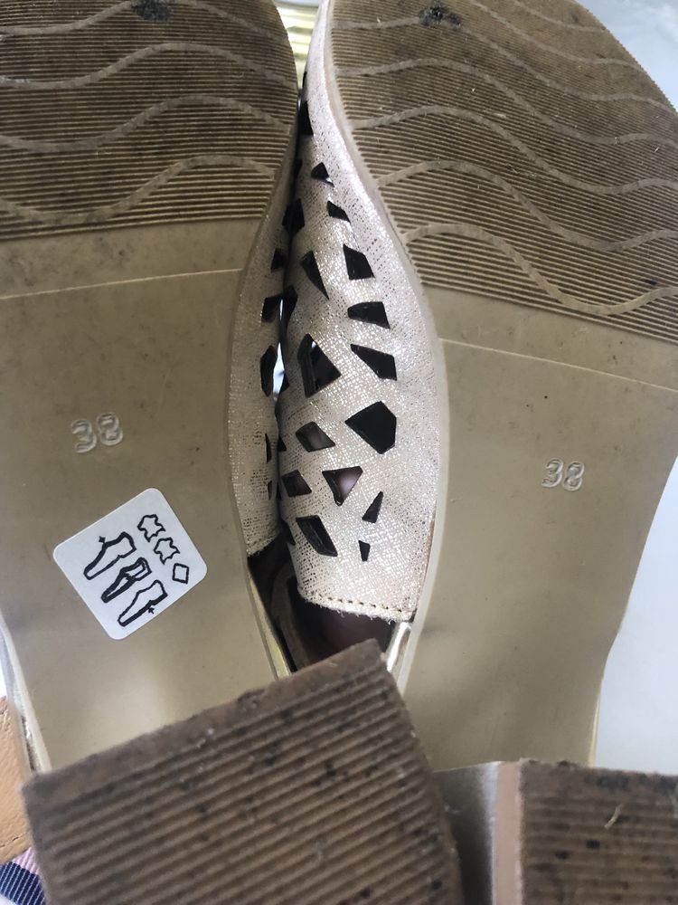 Damskie buty złote na obcasie eleganckie