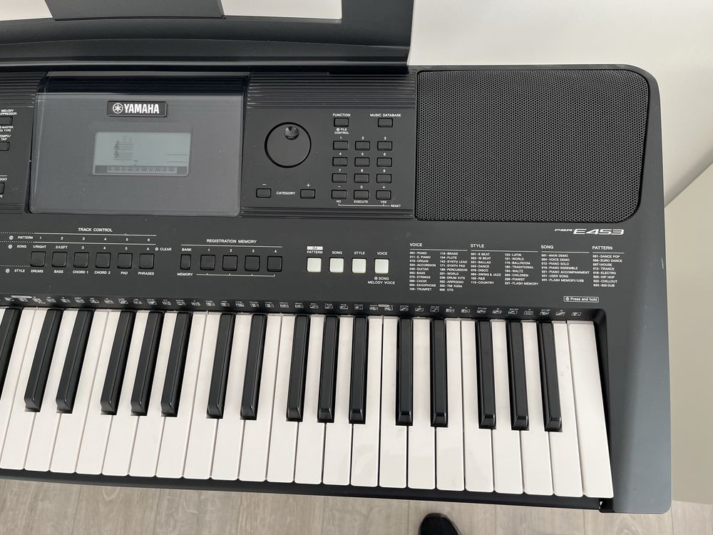 Teclado Yamaha  PSR 453 - tripe +saco