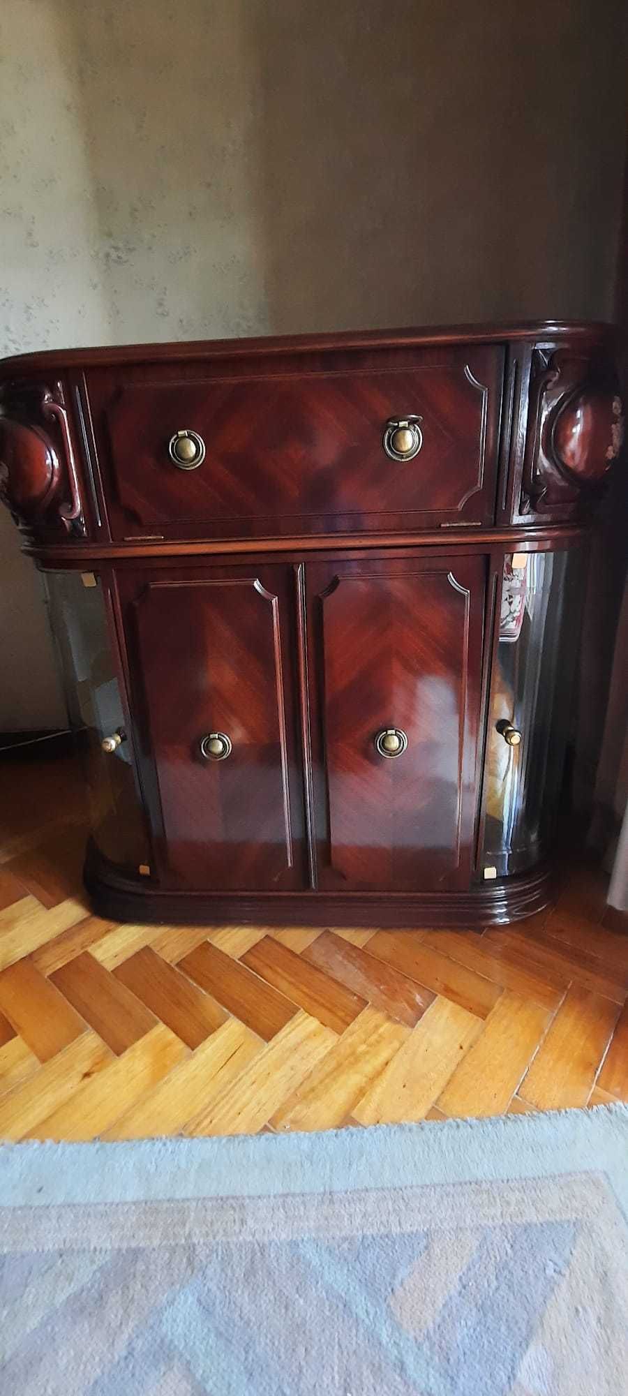 Móvel bar em mogno como novo – ideal para TV em cima