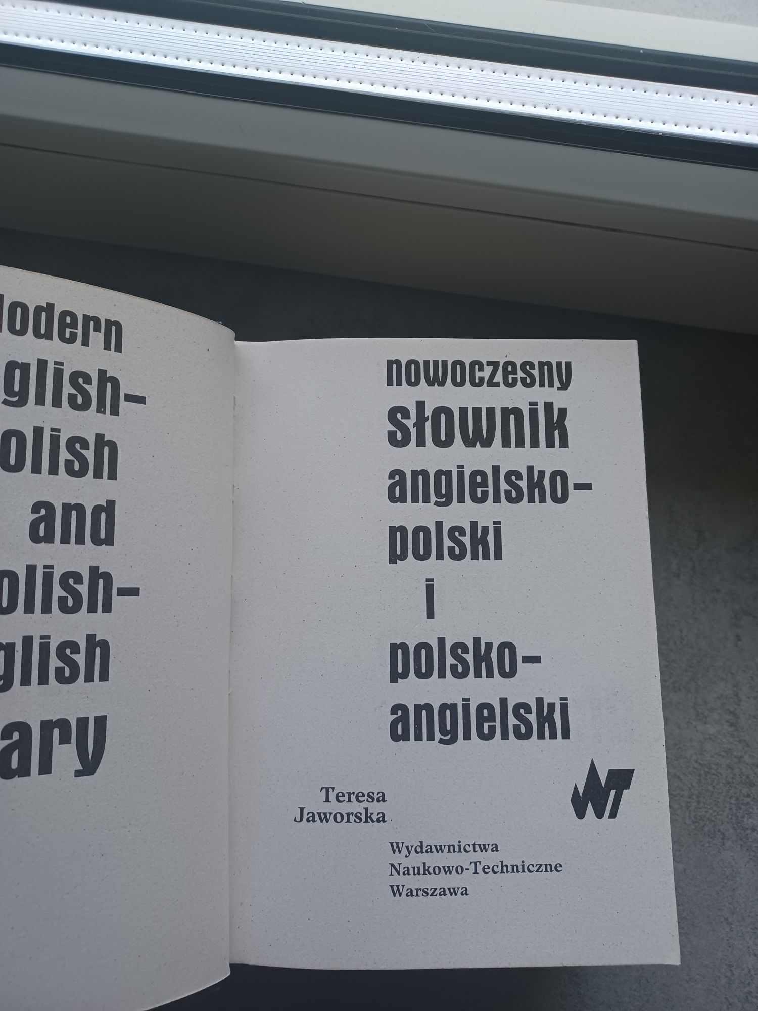 Nowoczesny słownik polsko angielski i angielsko polski Jaworska