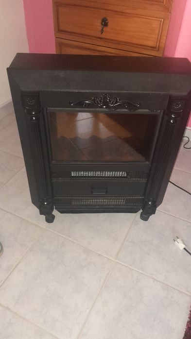 Aquecedor  elétrico  a imitar lareira