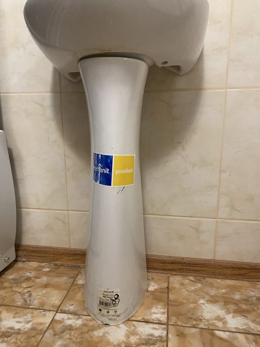 Умивальник: раковина з ніжкою