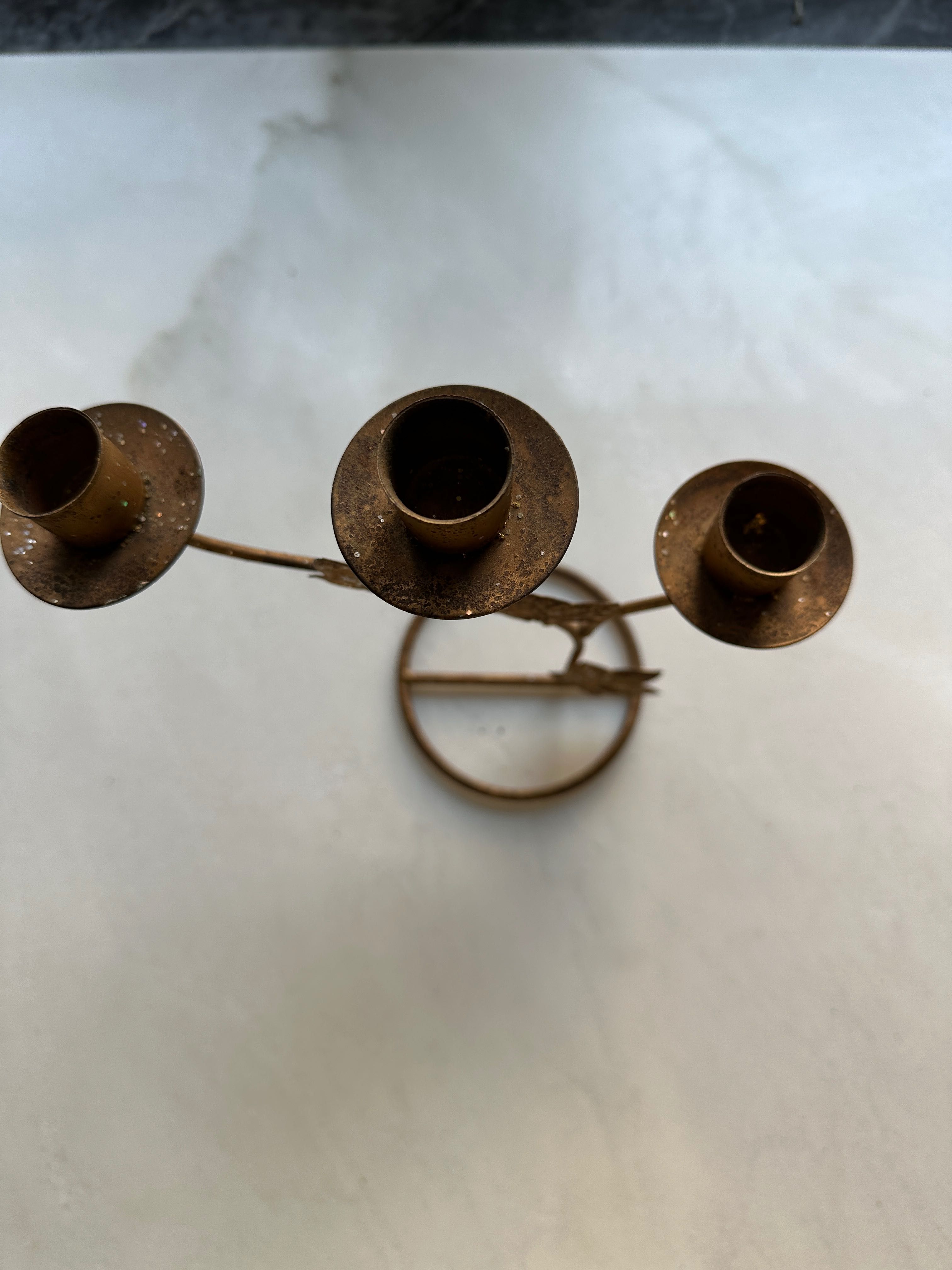 Castiçal metal dourado