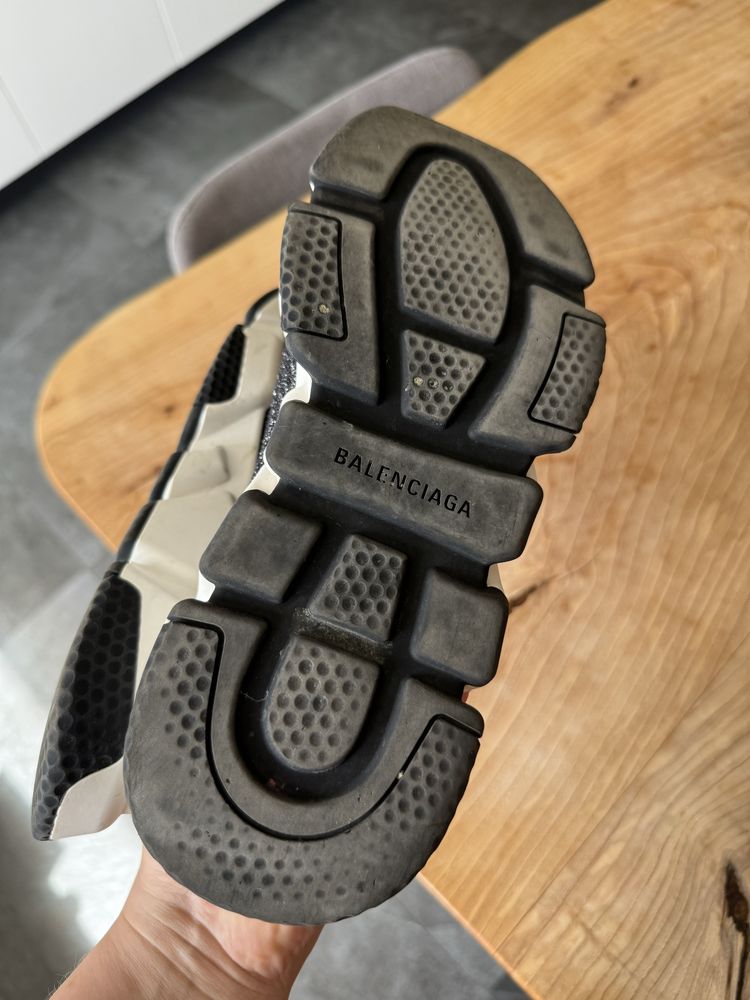 Кроссовки balenciaga оригинал в идеале мега удобные