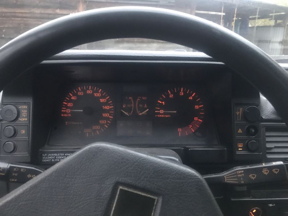Мазда 323 на ходу
