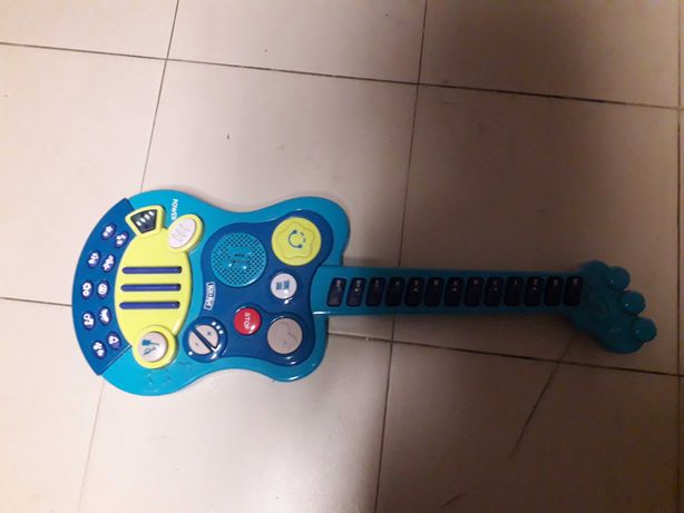Guitarra usada com vários sons