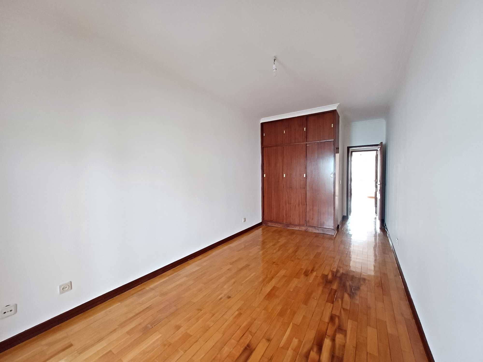 Apartamento T2 para arrendamento na Damaia