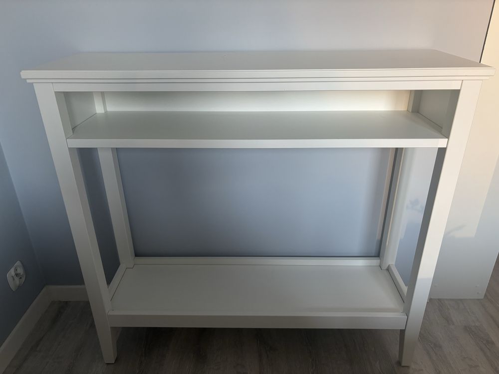 Biała komoda ława marki Ikea