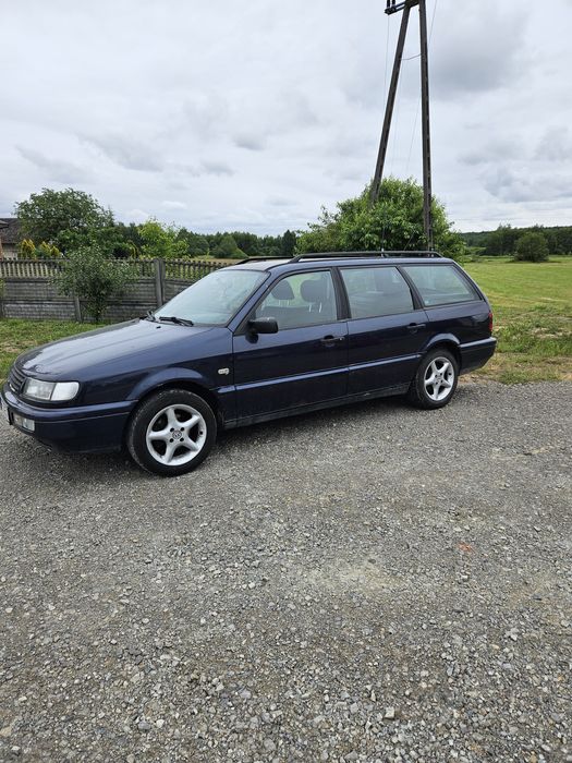 Passat B4 1995 rok 1.6 benzyna kombi z gazem.