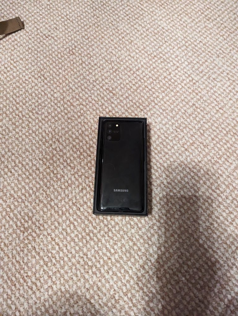 Продам Samsung galaxy s10lite