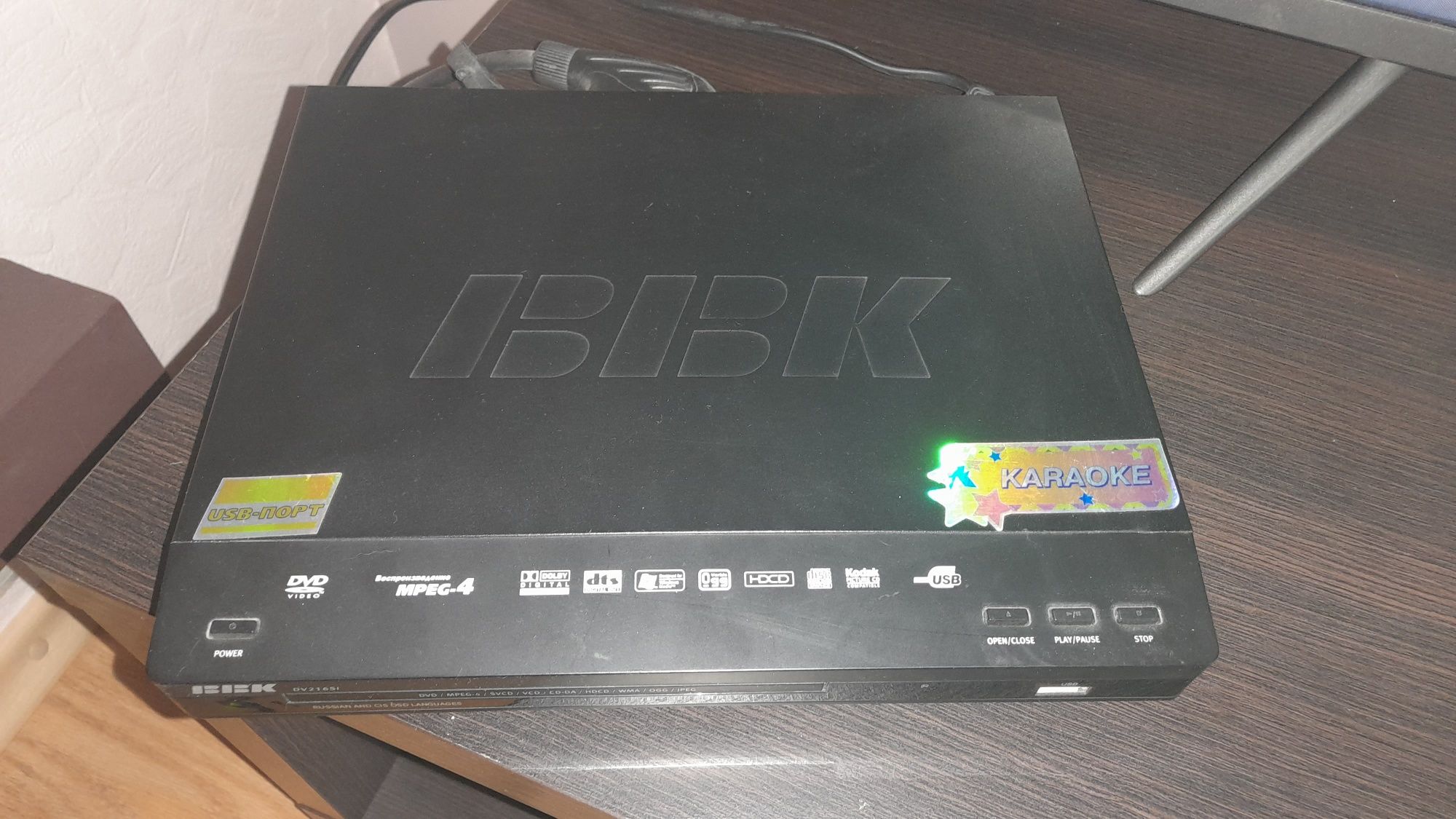 DVD програвач bbk dv216si з караоке.