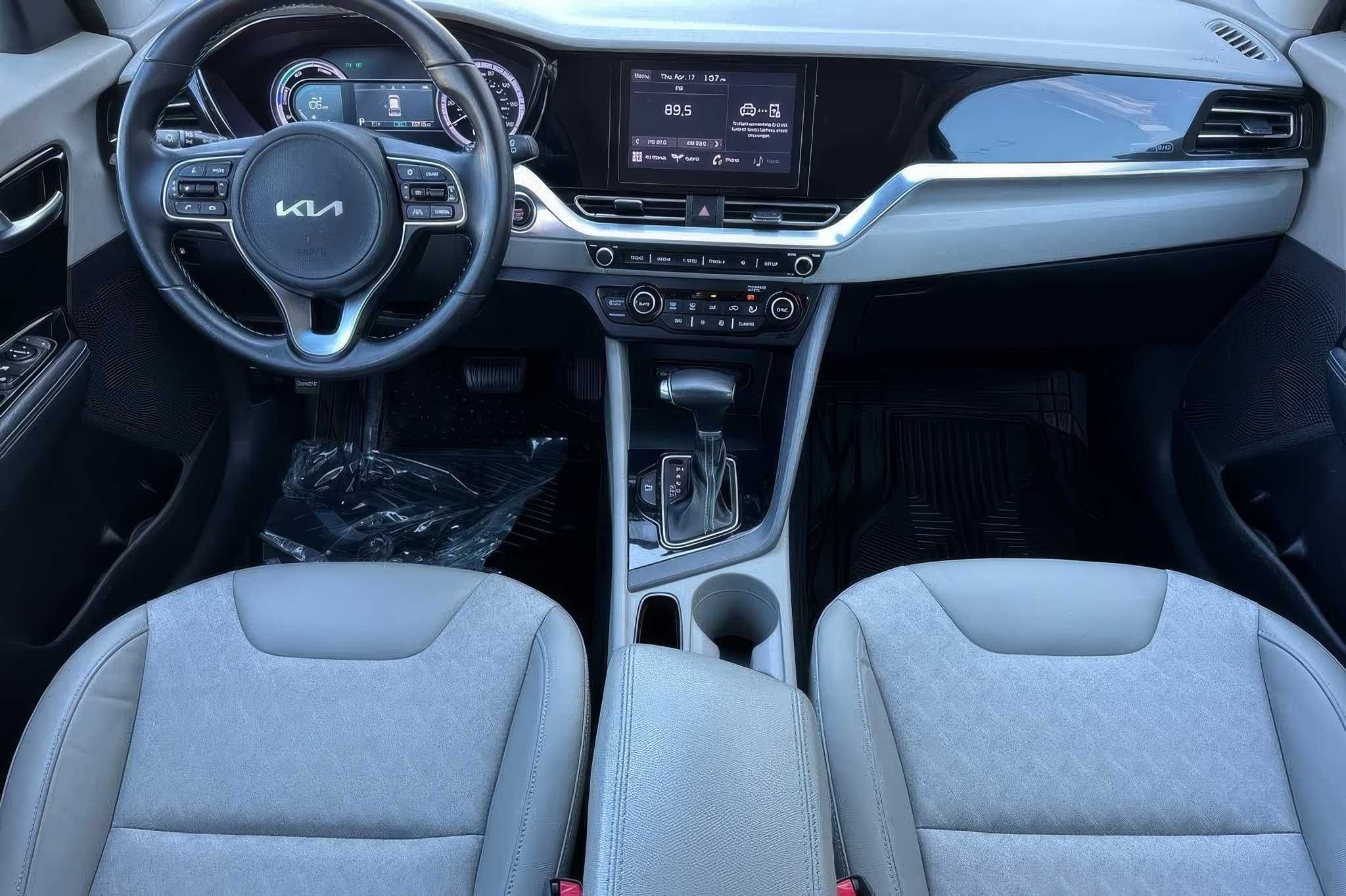 2022 Kia Niro LXS