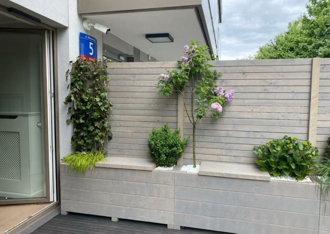Donica tarasowa, pergola, żaluzja drewniana, zabudowa balkonu