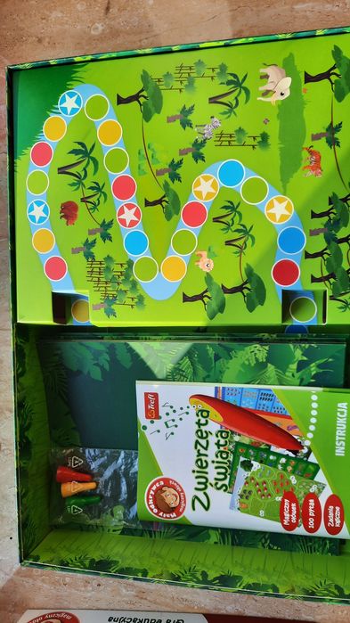 Puzzle, gra, opowieści, notatki nastolatki