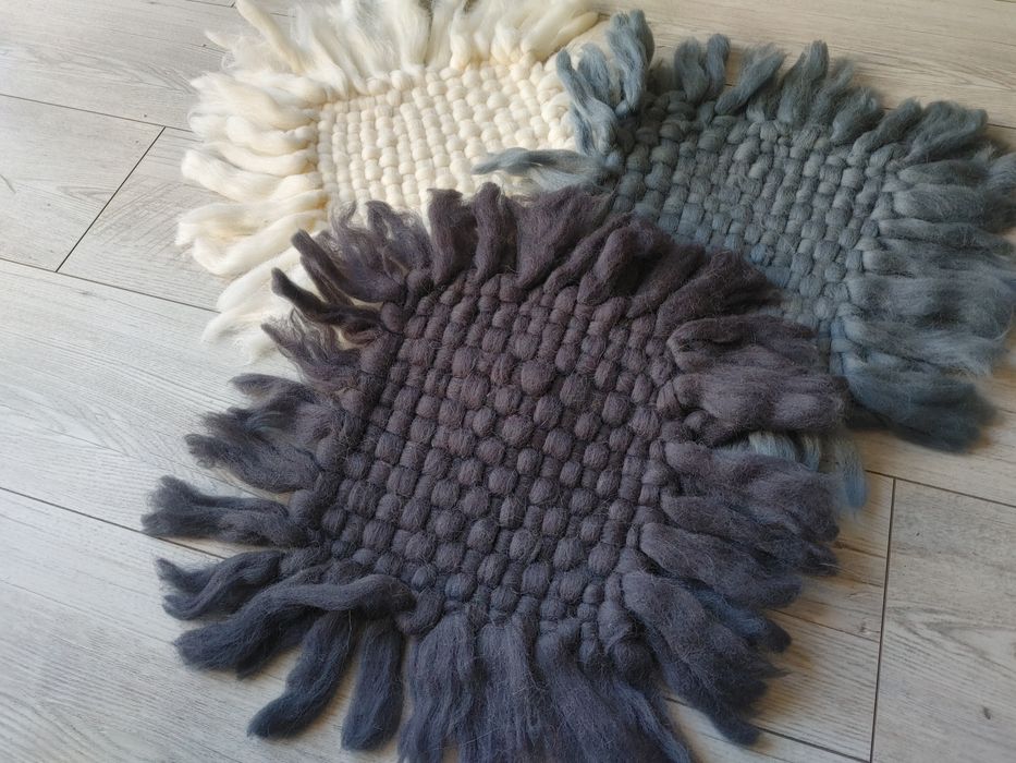 Grafitowy czesankowy kocyk do sesji noworodkowych