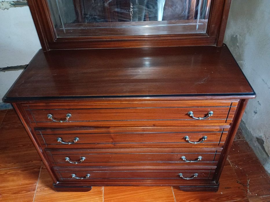 Mobiliário de quarto de casal completo em mogno