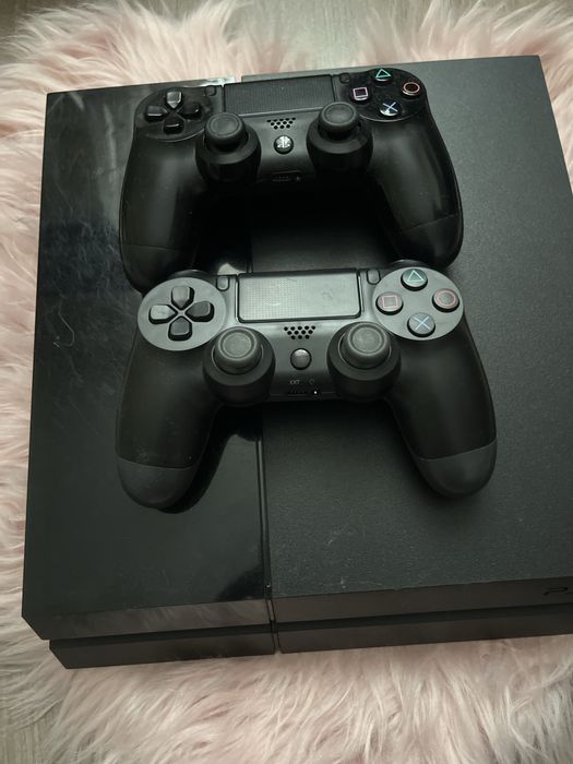 PlayStation 4 в отличном состоянии