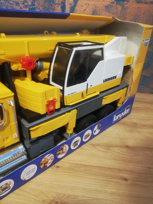 Продам новый Bruder кран MACK