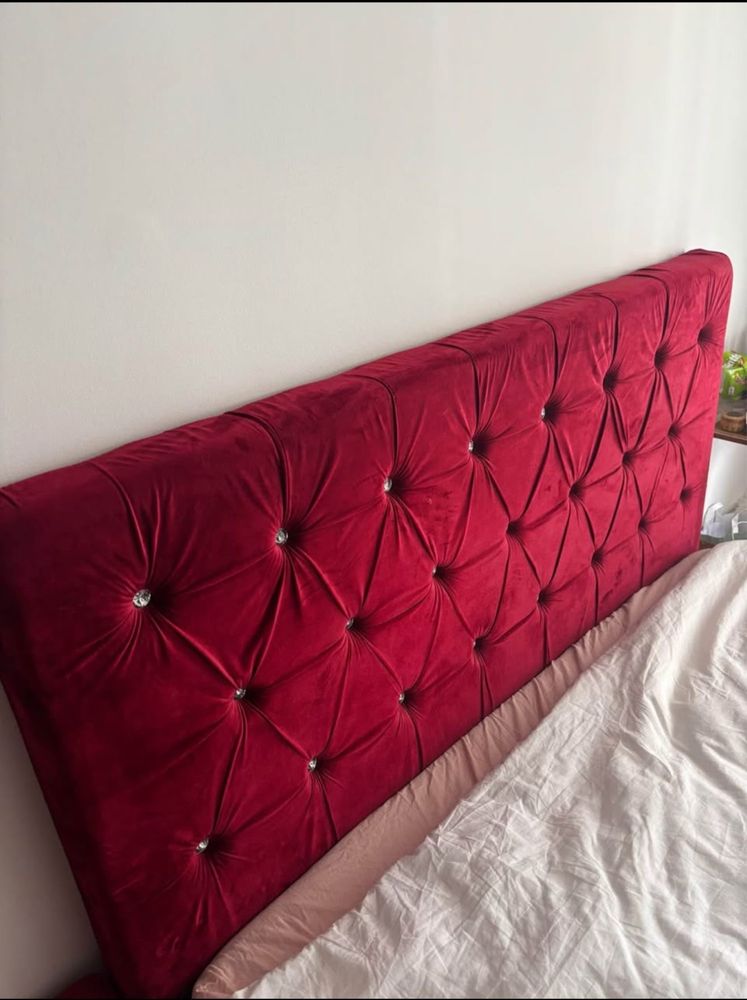 Cama estofada 1,60X2,00m c/colchao