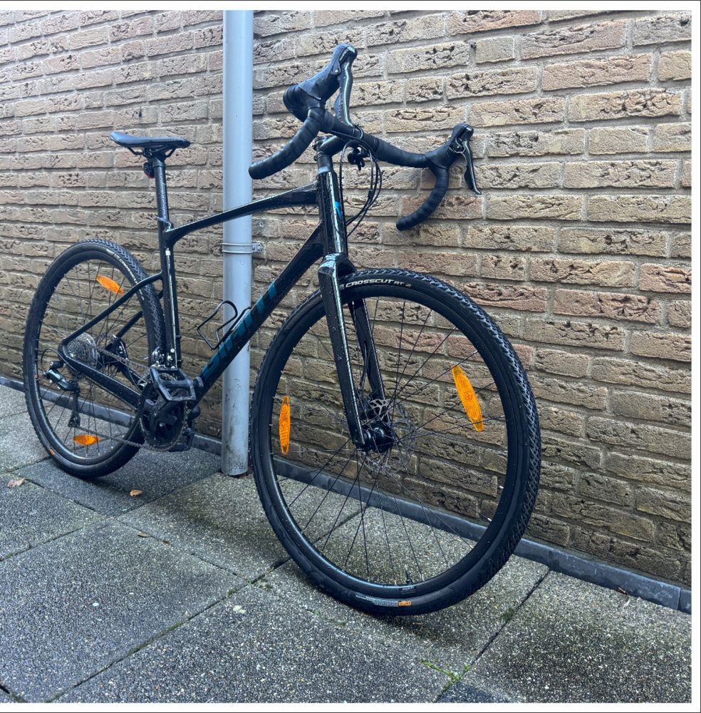 Gravel Giant Revolt Rozmiar L Sora 2x9