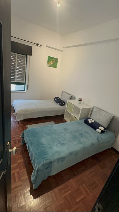 Quarto c cama casal + cama solteiro em Entroncamento