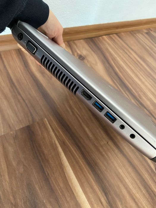 Laptop Dell Vostro  15.6 cali. Uszkodzony z ładowarką.