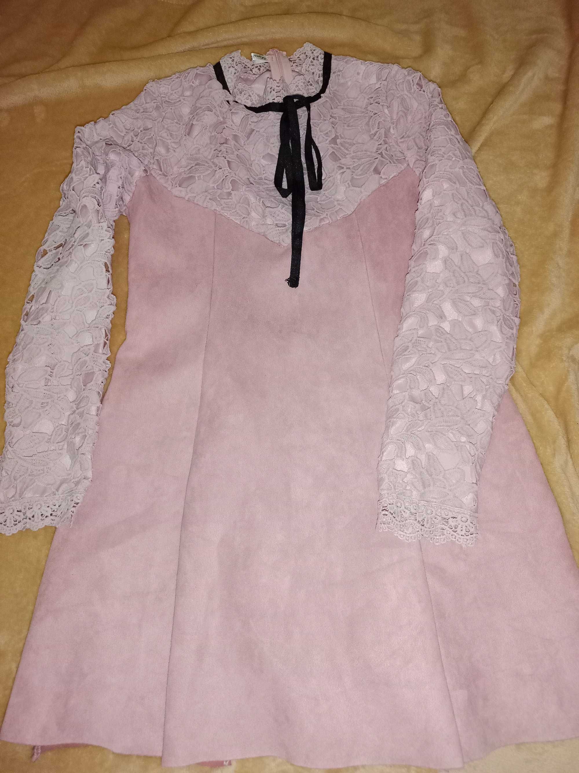 Плаття блідо-рожевого кольору
