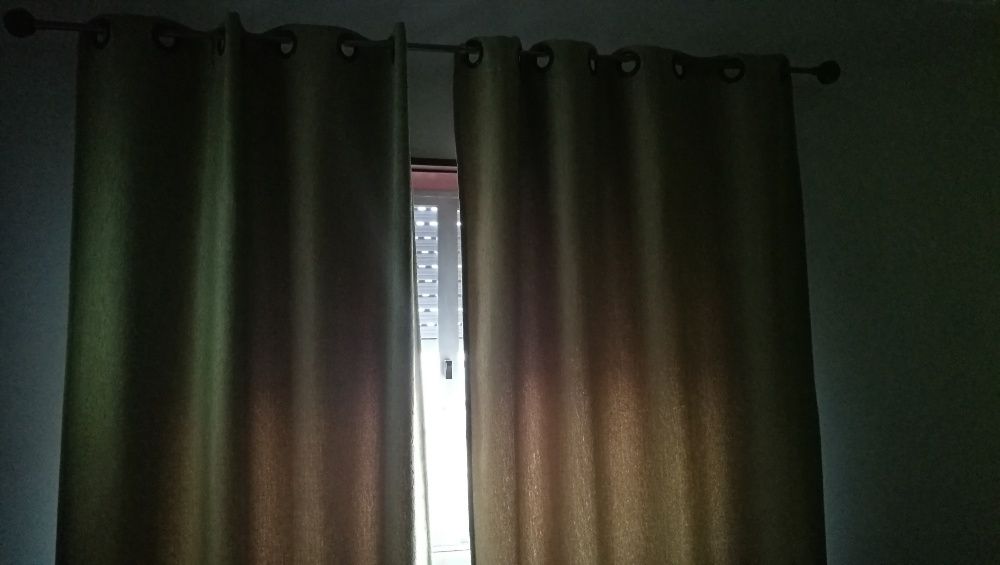 Cortinados verdes opacos para quarto ou sala