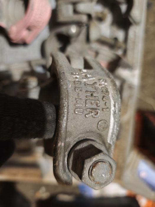 Złącza krzyżowe Lahyer  w większosci  jak nowe do rusztowań rur