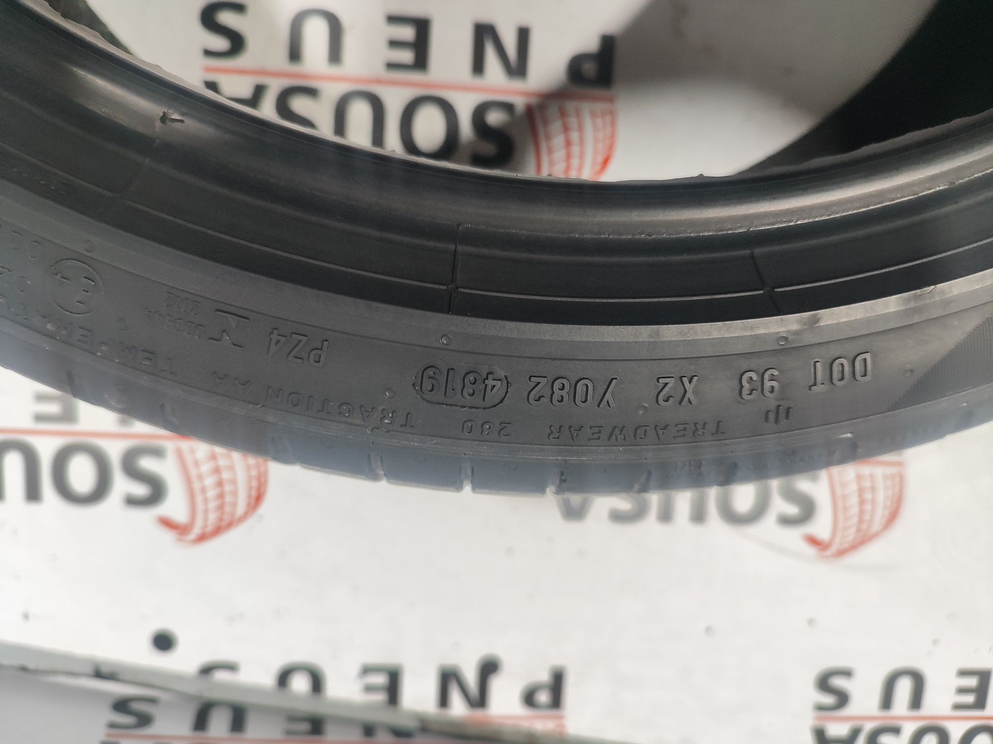 2 pneus semi novos 225-40R19 Pirelli RFT - Oferta dos Portes