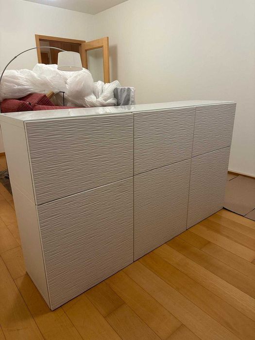 Aparador branco de portas