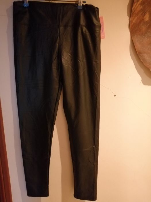 Promoção de roupa com etiquetas