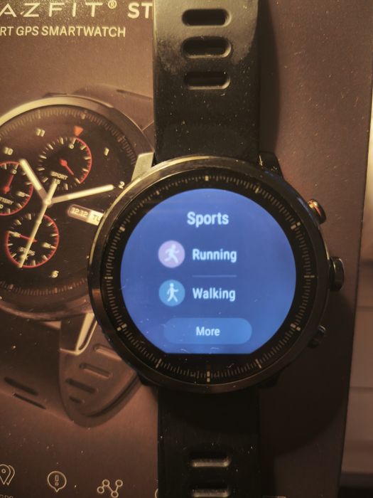 Smart watch amazfit stratos