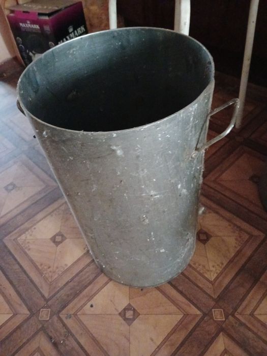 Продам два бака .