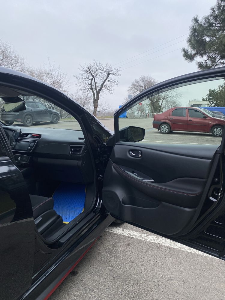 Продам эксклюзивный Nissan Leaf NISMO / 2018 / 40 кВт /