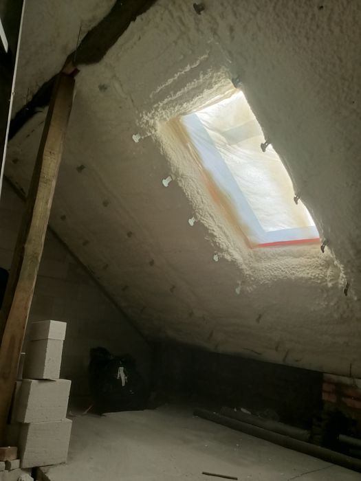 Piana Pur ocieplenie poddasza izolacja pianką RATY , ocieplanie pianą