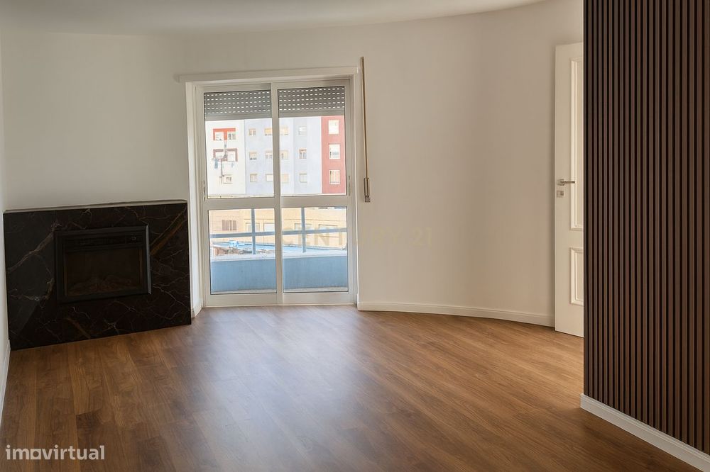 Apartamento T1 + 1 remodelado (Santa Marta)