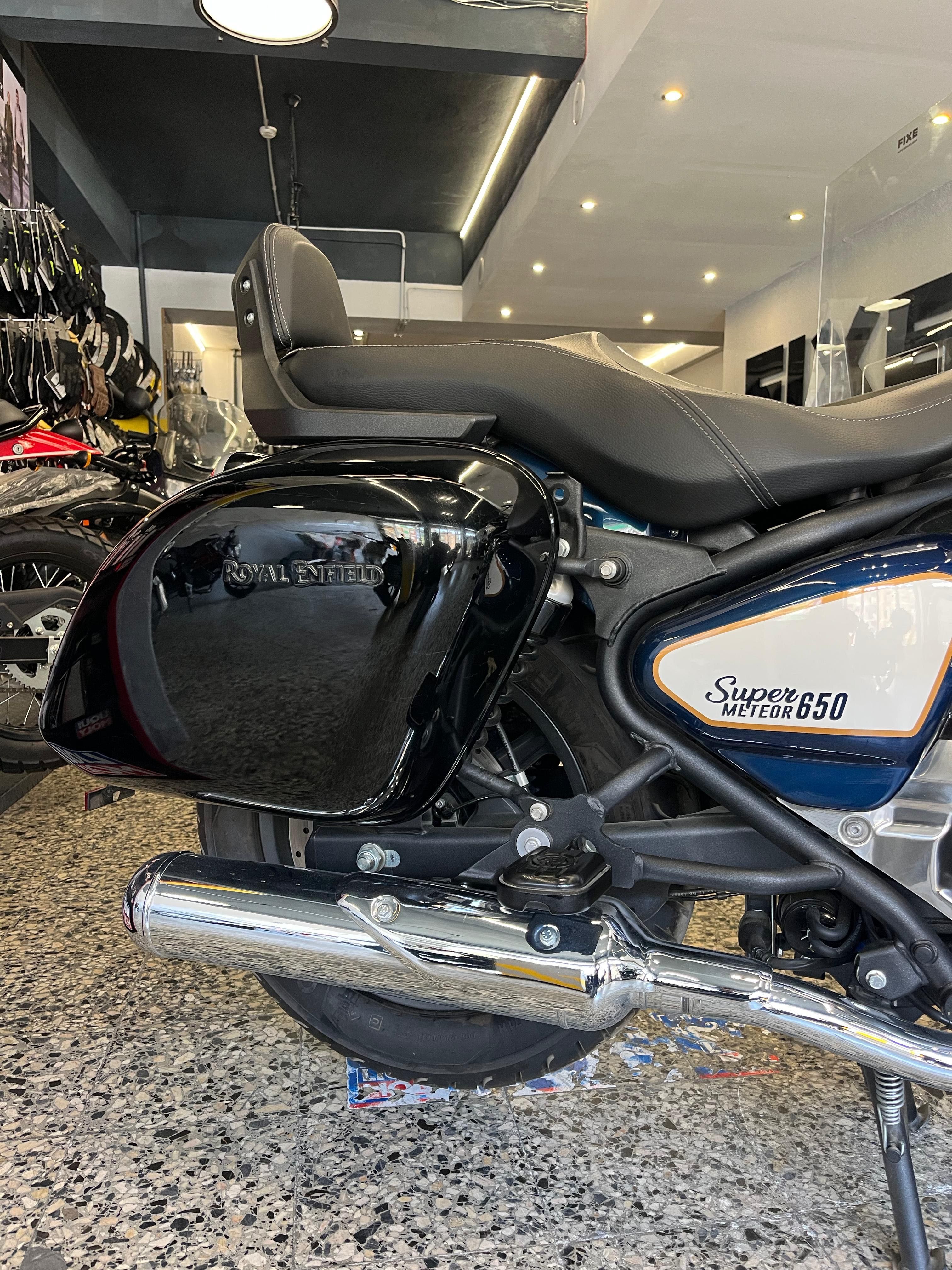 Royal Enfield Super Meteor 650 Grand Tourer 600 Kms Como Nova