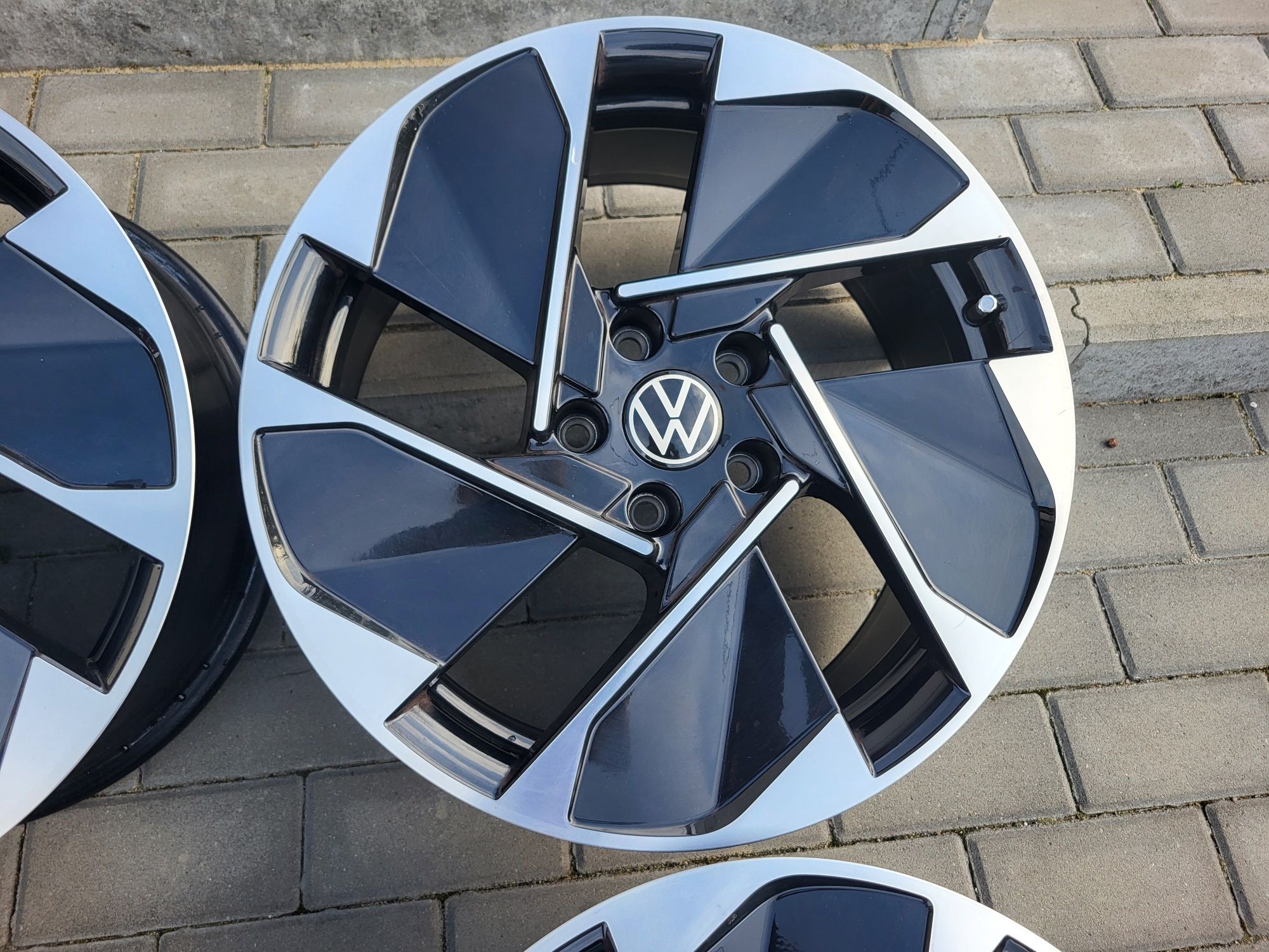 Felgi VW 5x112 7.5Jx18" ET50 ID.3 ID.5 Golf VIII Passat B7 B8 Tiguan