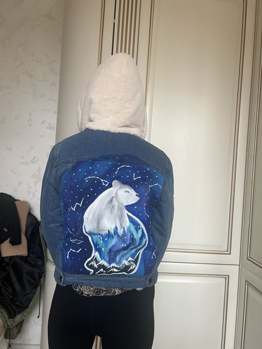 Курточка джинс з дизайнерським розписом та мяким хутром, з капюшоном