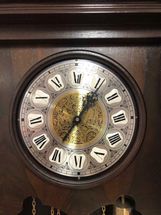 Relógio Antigo de Pé Alto