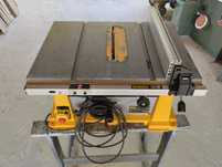 Piła pilarka DEWALT DW744
